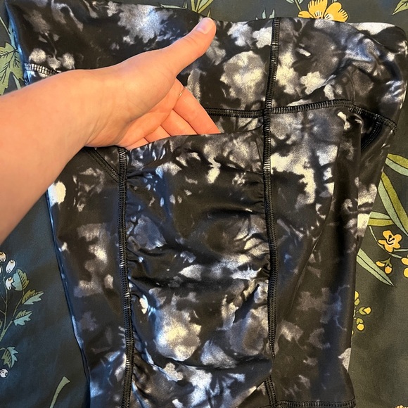 Lululemon biker shorts - Picture 3 of 4